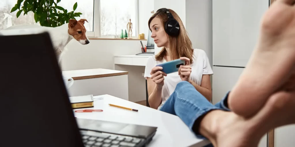 La procrastination c'est savoir ce que l'on doit faire , mais le remettre à plus tard en se laissant distraire...